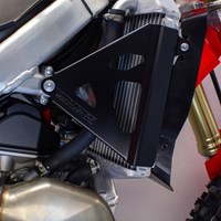 RADIATOR BRACES HONDA CRF250R 22-24, CRF250RX 22-24, CRF450R 21-24, CRF450RX 21-25 BLACK